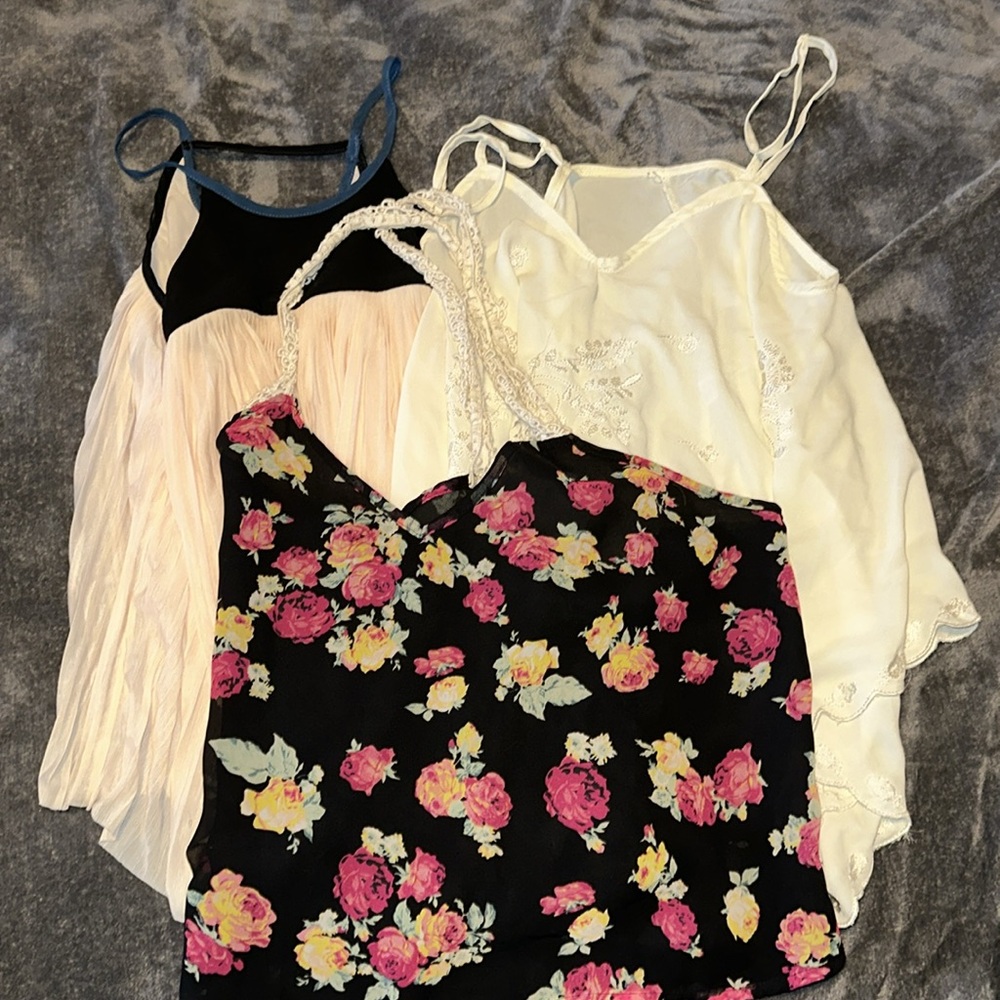 Tank top bundle FOREVER 21 & cooperative SIZE SMALL